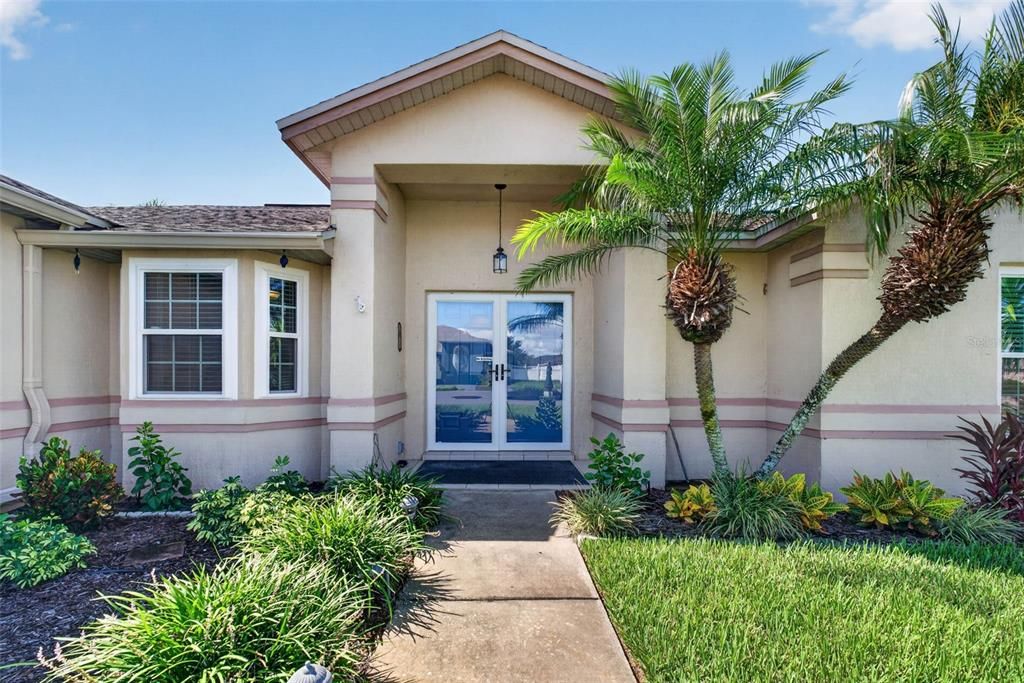 For Sale: $300,000 (3 beds, 2 baths, 1558 Square Feet)