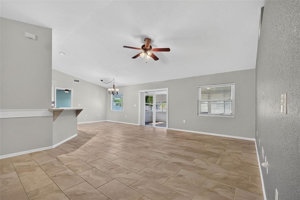 For Sale: $300,000 (3 beds, 2 baths, 1558 Square Feet)