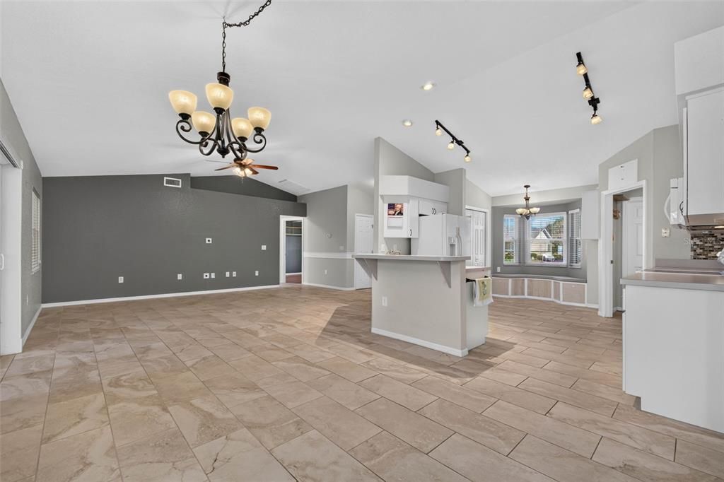 For Sale: $300,000 (3 beds, 2 baths, 1558 Square Feet)
