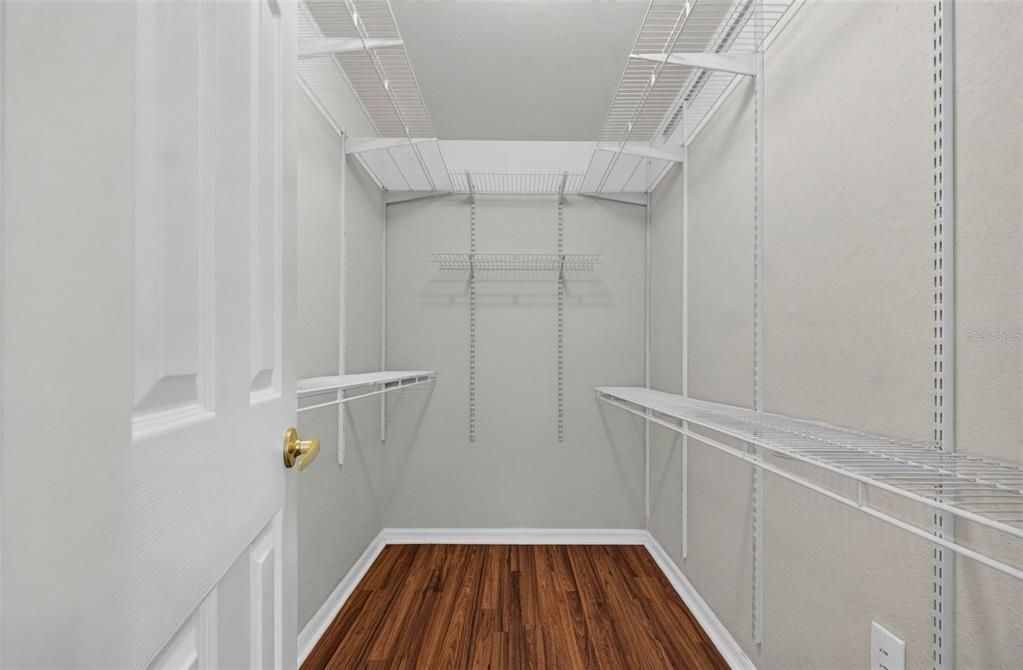 For Sale: $300,000 (3 beds, 2 baths, 1558 Square Feet)