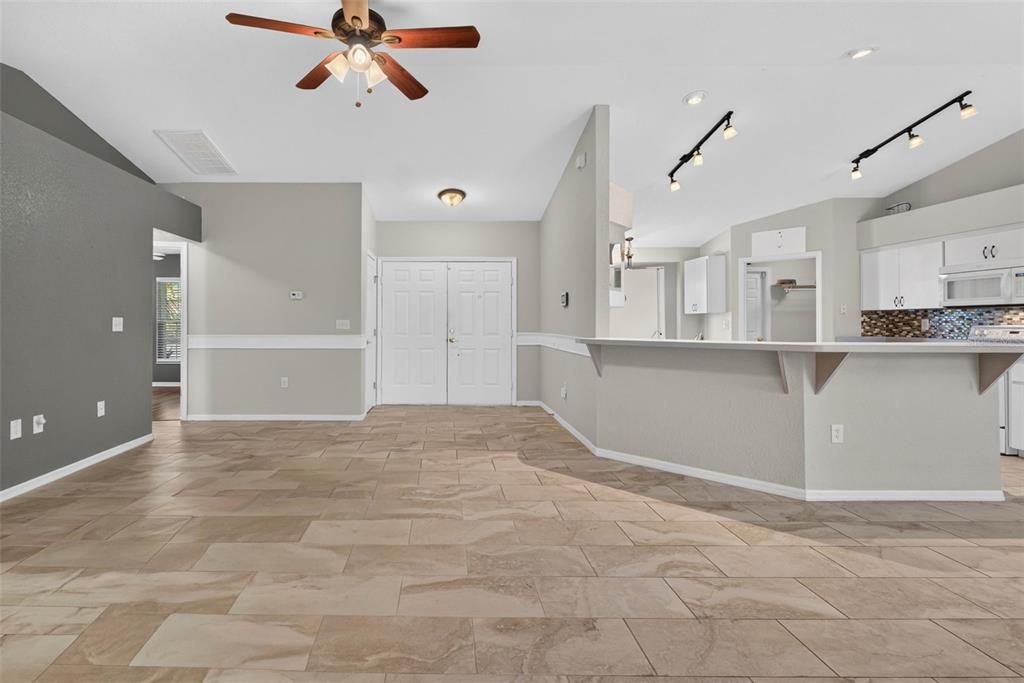 For Sale: $300,000 (3 beds, 2 baths, 1558 Square Feet)