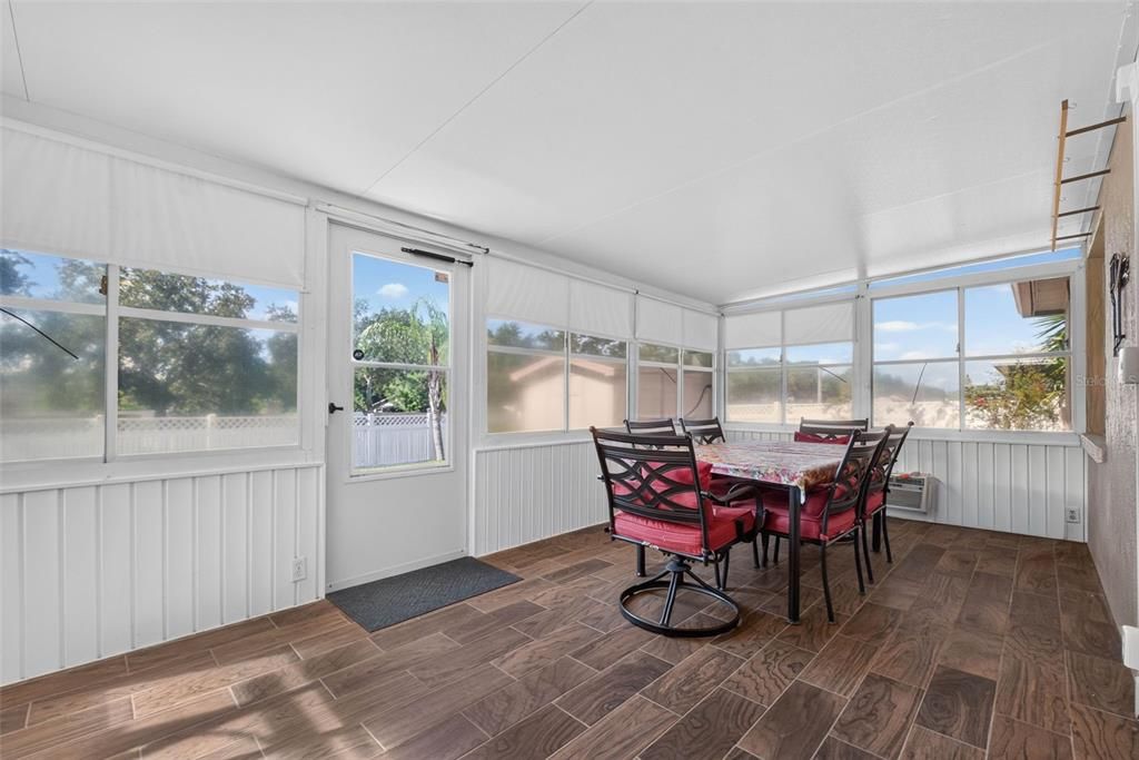 For Sale: $300,000 (3 beds, 2 baths, 1558 Square Feet)