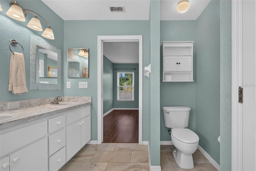 For Sale: $300,000 (3 beds, 2 baths, 1558 Square Feet)
