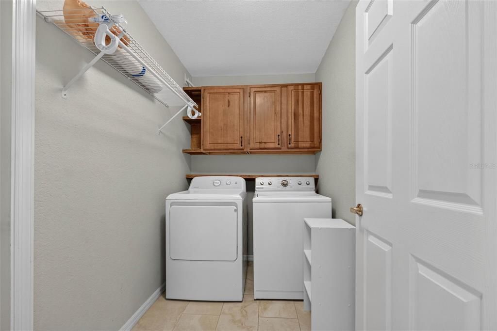 For Sale: $300,000 (3 beds, 2 baths, 1558 Square Feet)