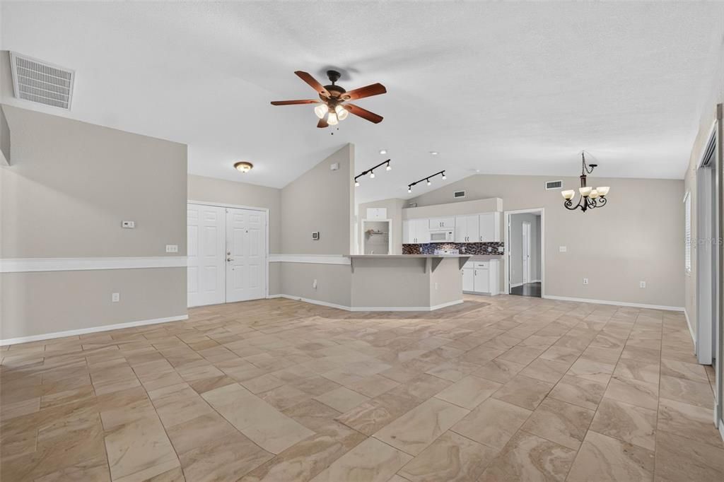 For Sale: $300,000 (3 beds, 2 baths, 1558 Square Feet)