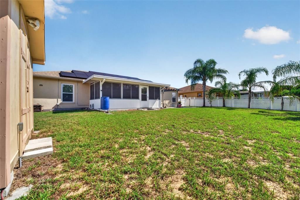 For Sale: $300,000 (3 beds, 2 baths, 1558 Square Feet)