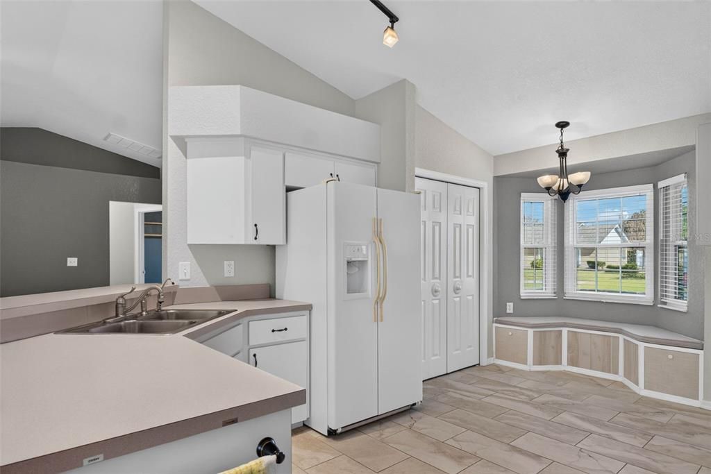 For Sale: $300,000 (3 beds, 2 baths, 1558 Square Feet)