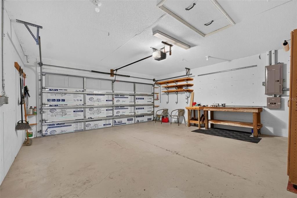 For Sale: $300,000 (3 beds, 2 baths, 1558 Square Feet)