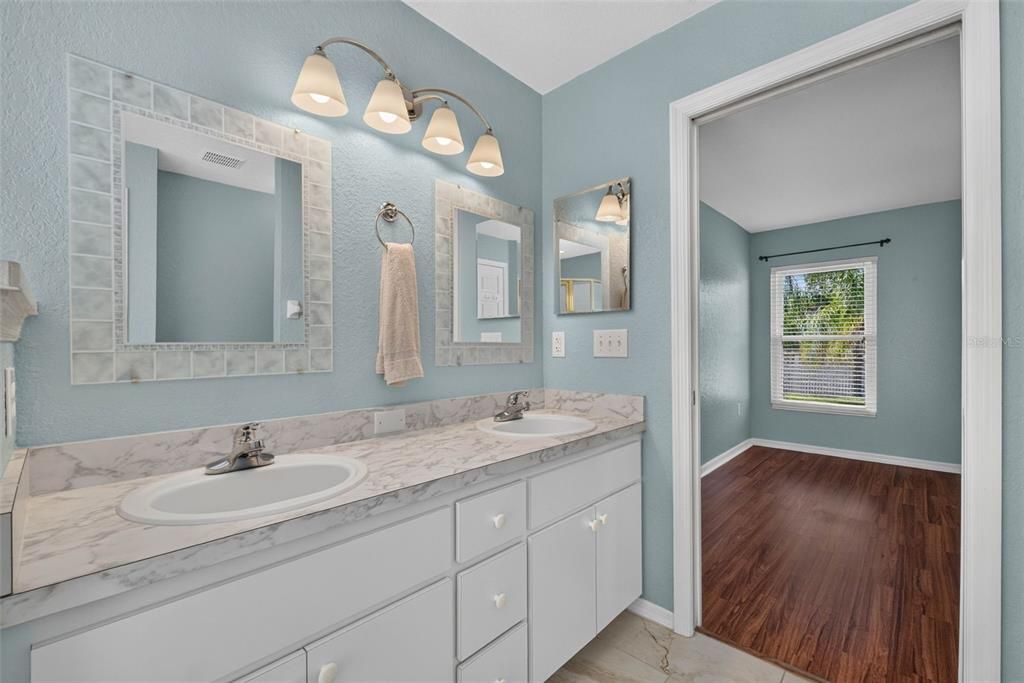 For Sale: $300,000 (3 beds, 2 baths, 1558 Square Feet)