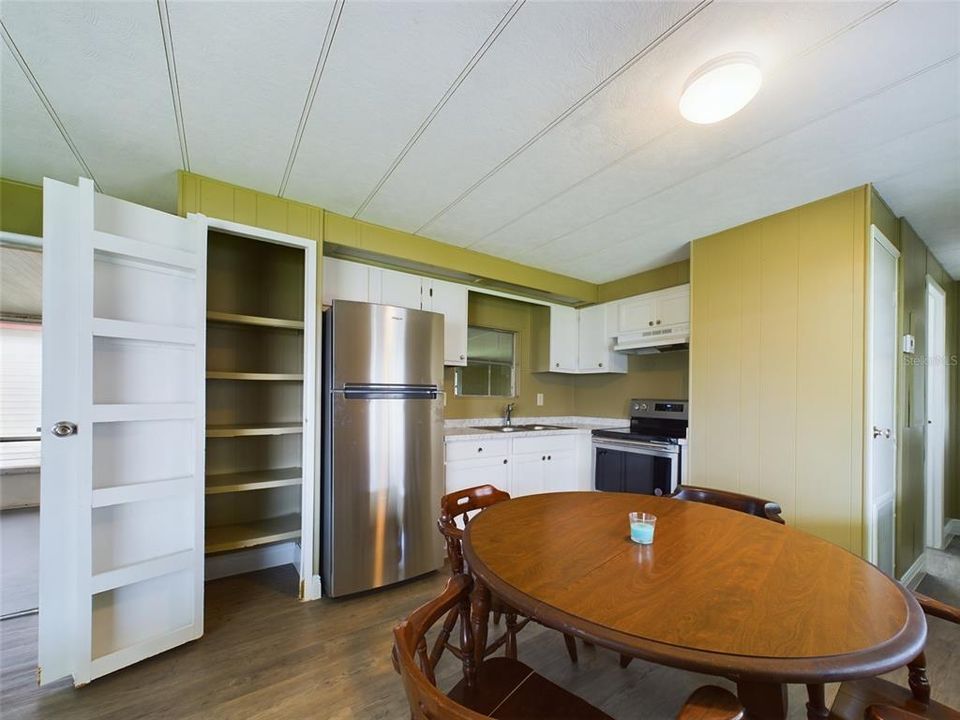 For Rent: $1,200 (2 beds, 2 baths, 969 Square Feet)