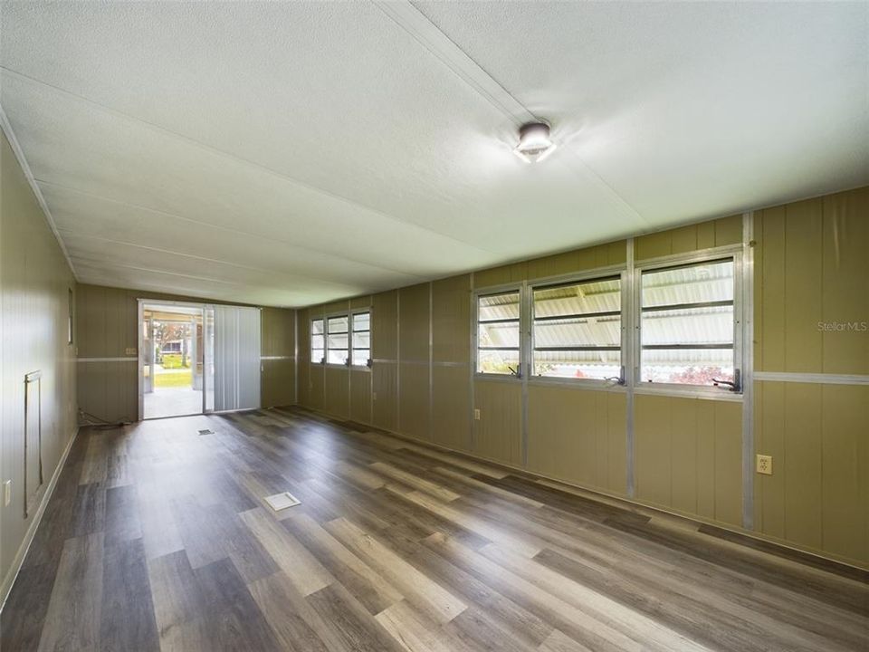 For Rent: $1,200 (2 beds, 2 baths, 969 Square Feet)