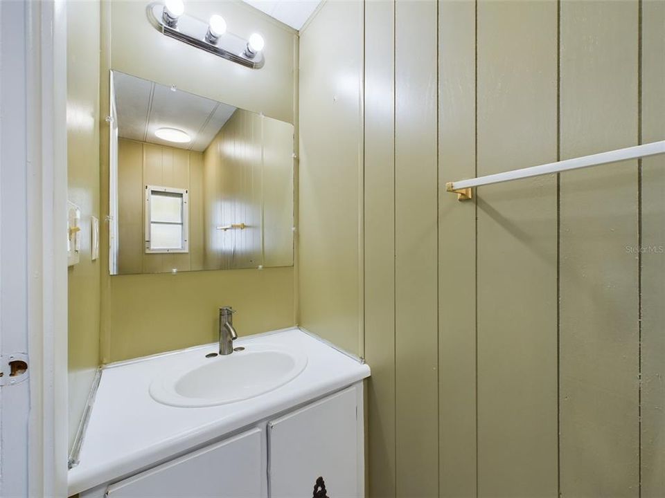 For Rent: $1,200 (2 beds, 2 baths, 969 Square Feet)