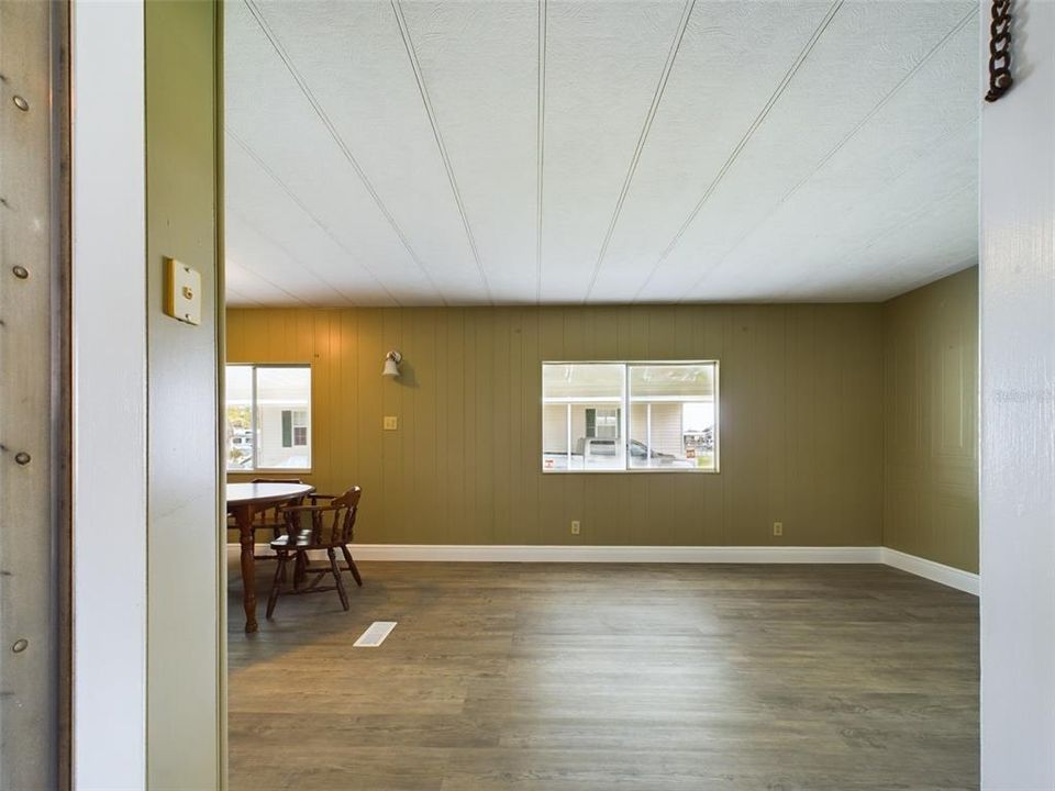 For Rent: $1,200 (2 beds, 2 baths, 969 Square Feet)