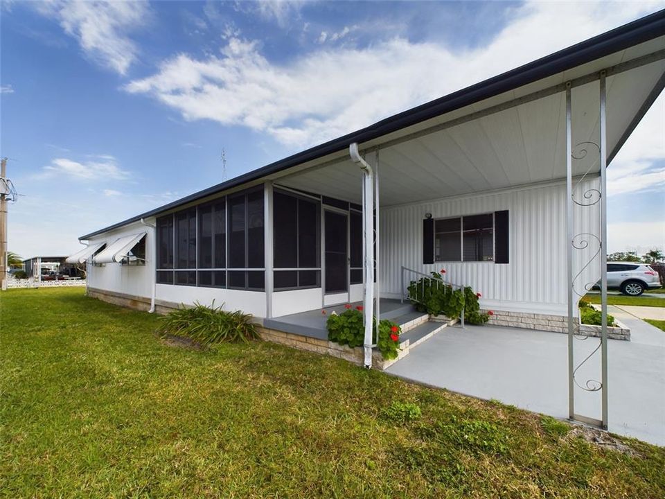 For Rent: $1,200 (2 beds, 2 baths, 969 Square Feet)