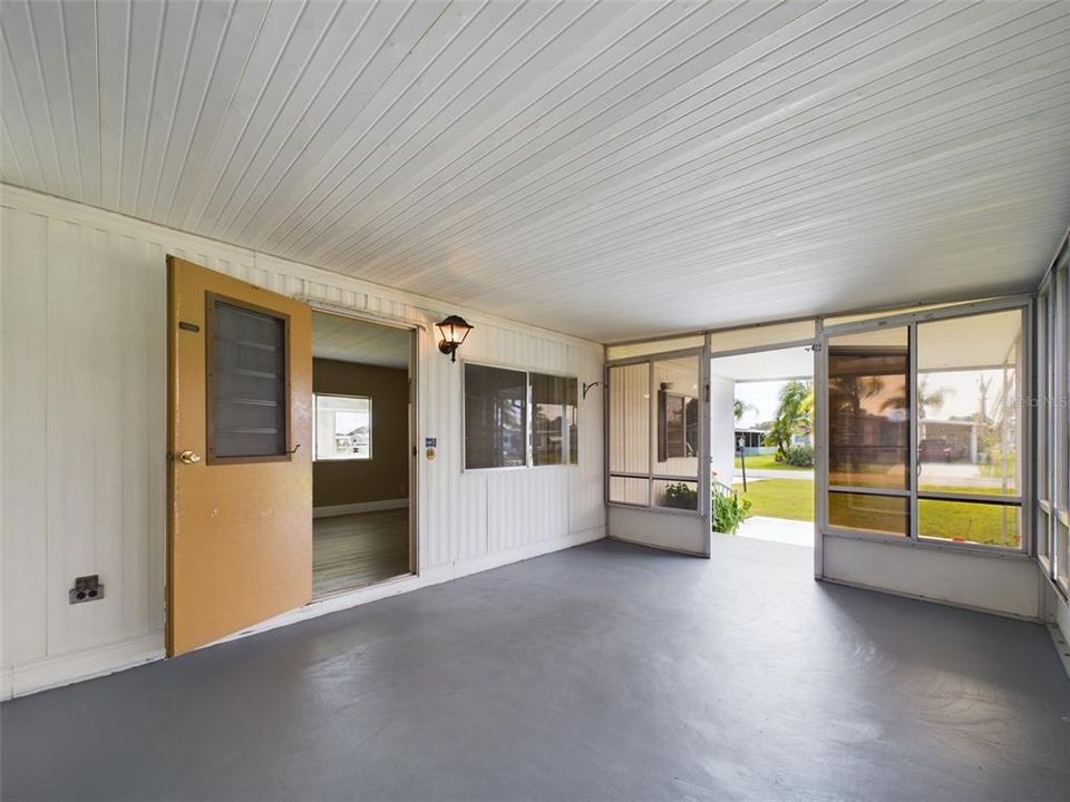 For Rent: $1,200 (2 beds, 2 baths, 969 Square Feet)