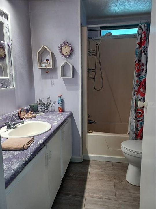 For Sale: $85,000 (2 beds, 1 baths, 864 Square Feet)