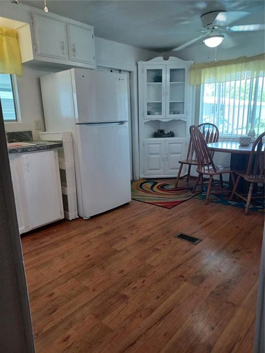 For Sale: $85,000 (2 beds, 1 baths, 864 Square Feet)
