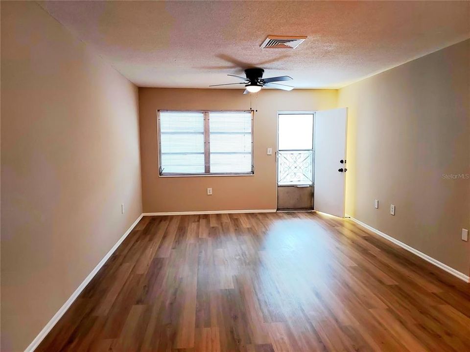 На продажу: $123,900 (2 спален, 1 ванн, 816 Квадратных фут)