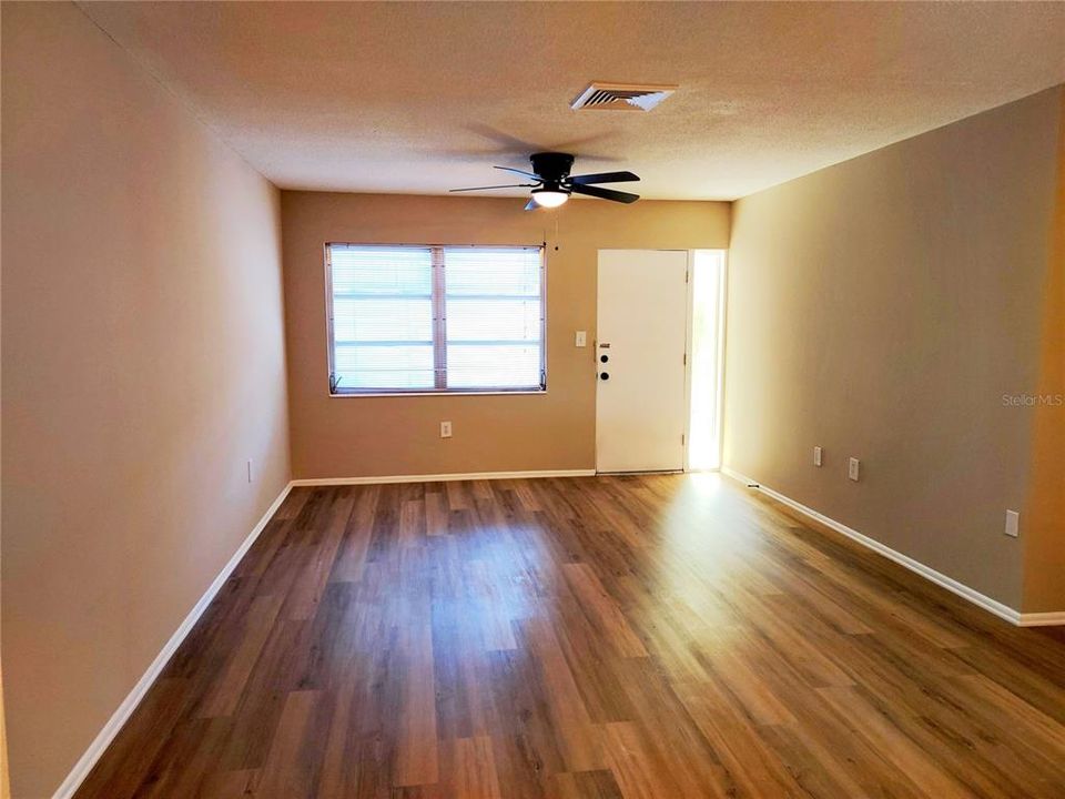 На продажу: $123,900 (2 спален, 1 ванн, 816 Квадратных фут)