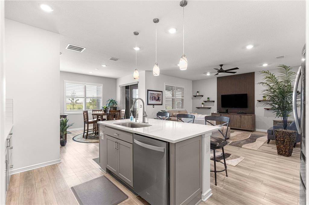 For Sale: $399,000 (3 beds, 2 baths, 1663 Square Feet)