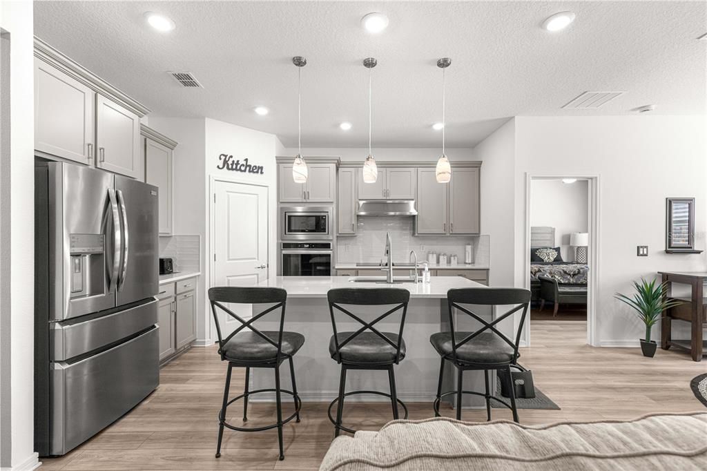 For Sale: $399,000 (3 beds, 2 baths, 1663 Square Feet)
