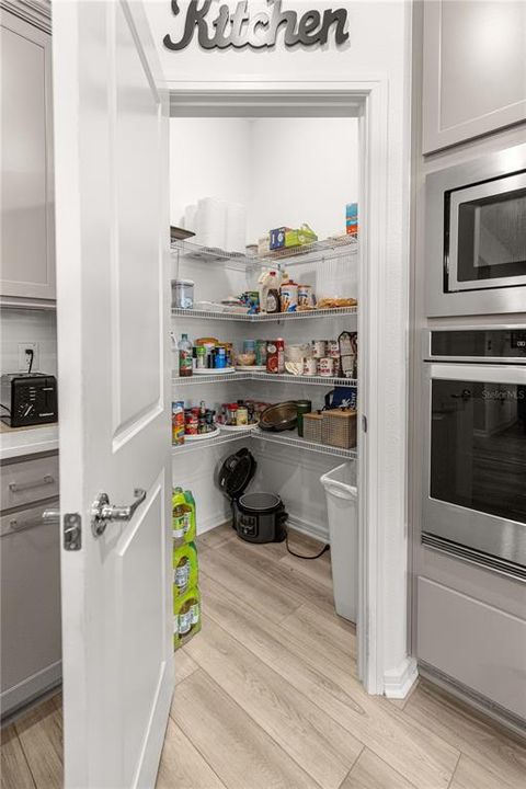 For Sale: $399,000 (3 beds, 2 baths, 1663 Square Feet)