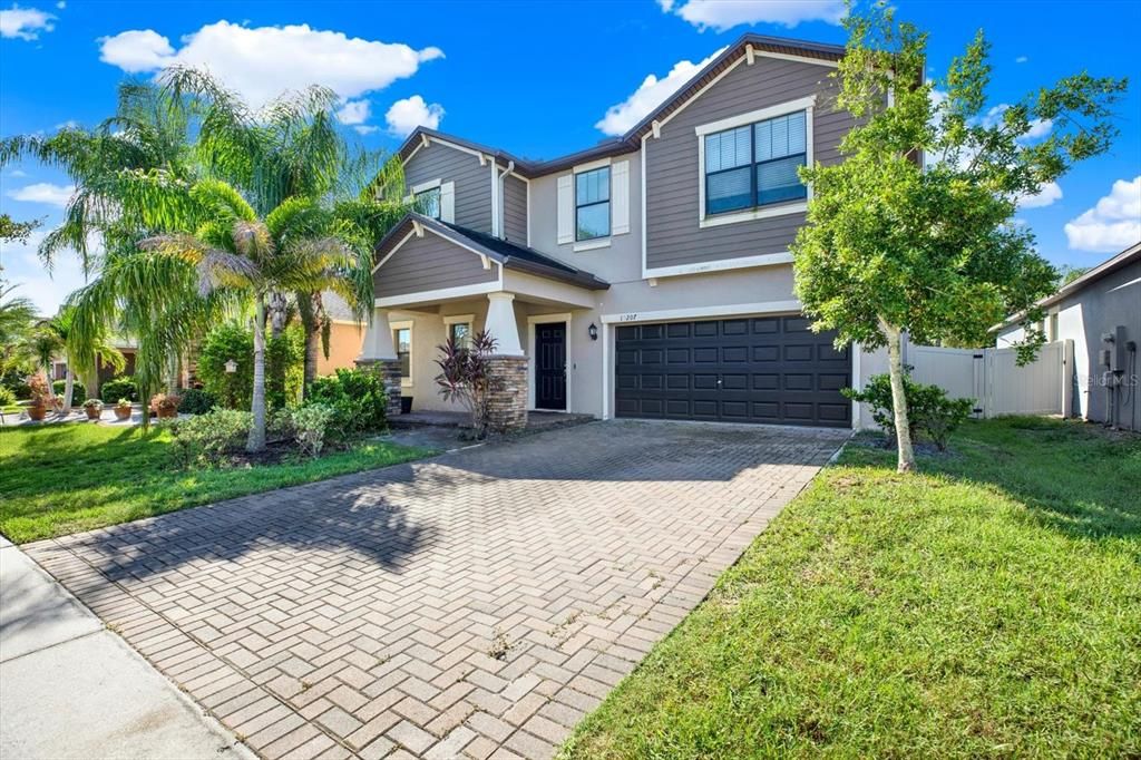 For Sale: $375,000 (5 beds, 2 baths, 2635 Square Feet)