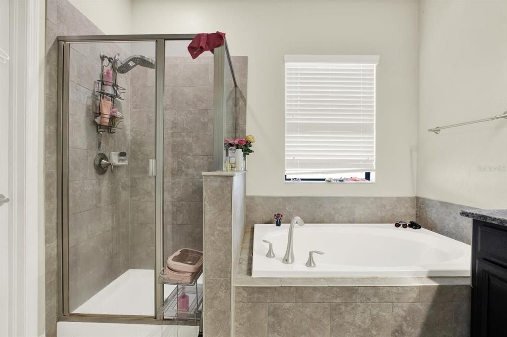 For Sale: $375,000 (5 beds, 2 baths, 2635 Square Feet)