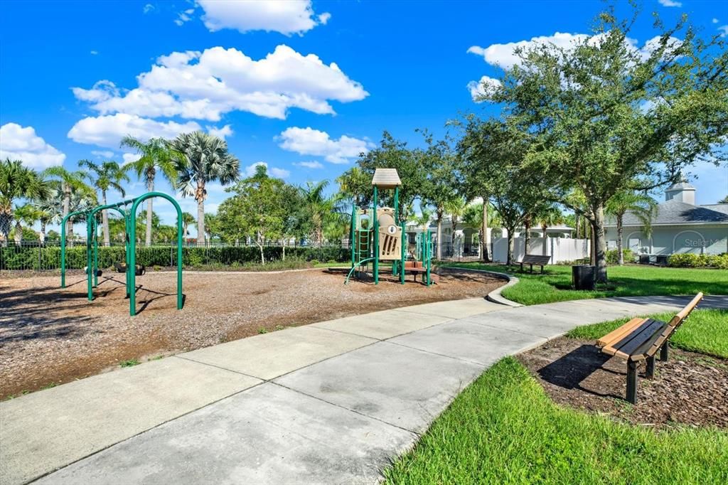 For Sale: $375,000 (5 beds, 2 baths, 2635 Square Feet)
