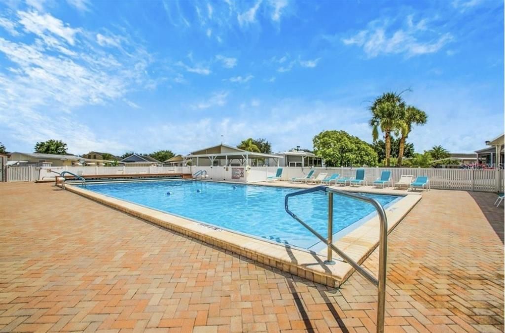 For Sale: $135,000 (1 beds, 1 baths, 455 Square Feet)