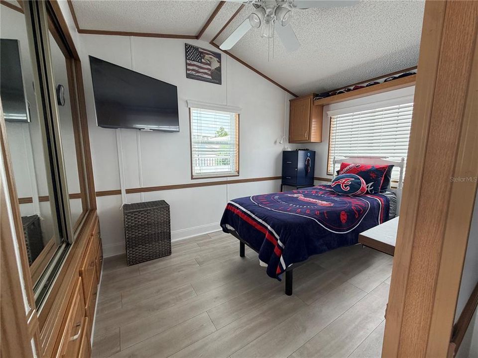 For Sale: $135,000 (1 beds, 1 baths, 455 Square Feet)