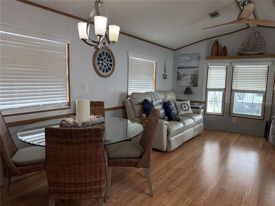 For Sale: $135,000 (1 beds, 1 baths, 455 Square Feet)