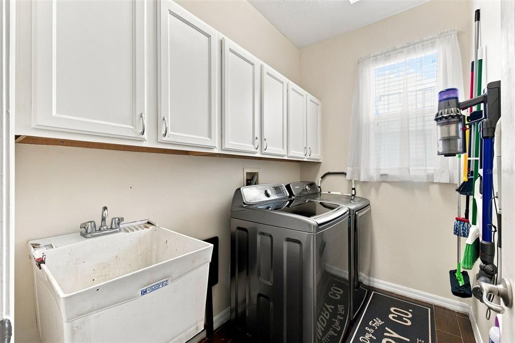For Sale: $349,999 (4 beds, 3 baths, 2171 Square Feet)