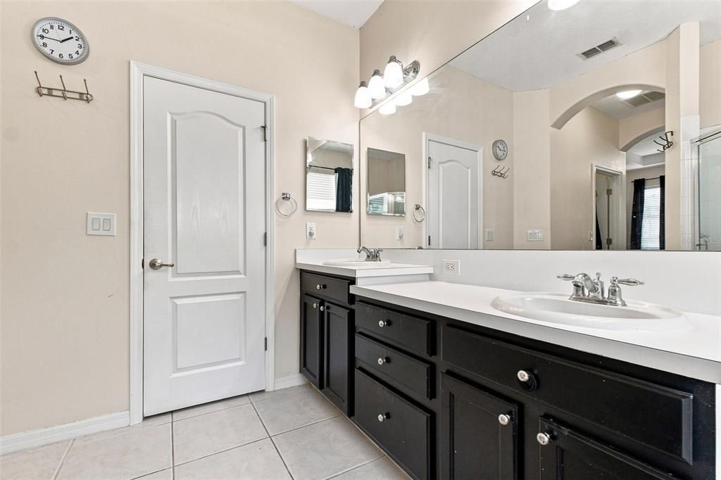 For Sale: $349,999 (4 beds, 3 baths, 2171 Square Feet)