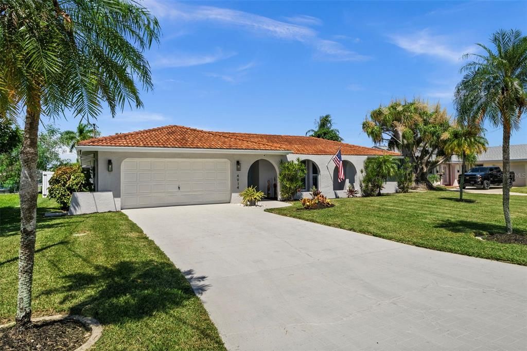 For Sale: $675,000 (3 beds, 2 baths, 1754 Square Feet)