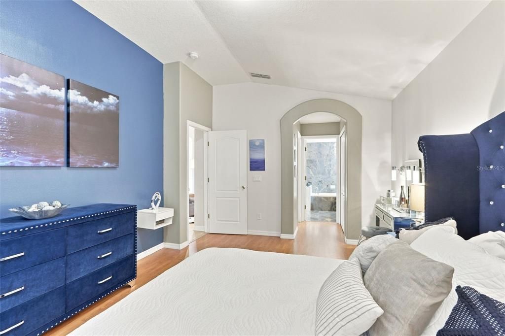 For Sale: $450,000 (4 beds, 2 baths, 1968 Square Feet)