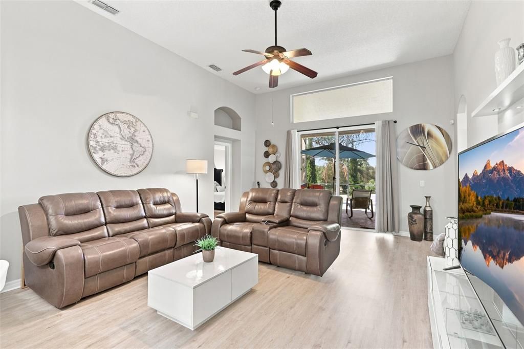 For Sale: $450,000 (4 beds, 2 baths, 1968 Square Feet)