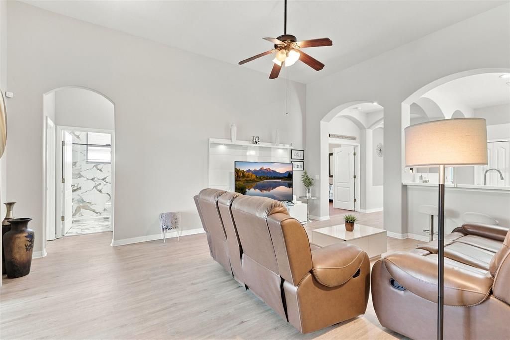 For Sale: $450,000 (4 beds, 2 baths, 1968 Square Feet)