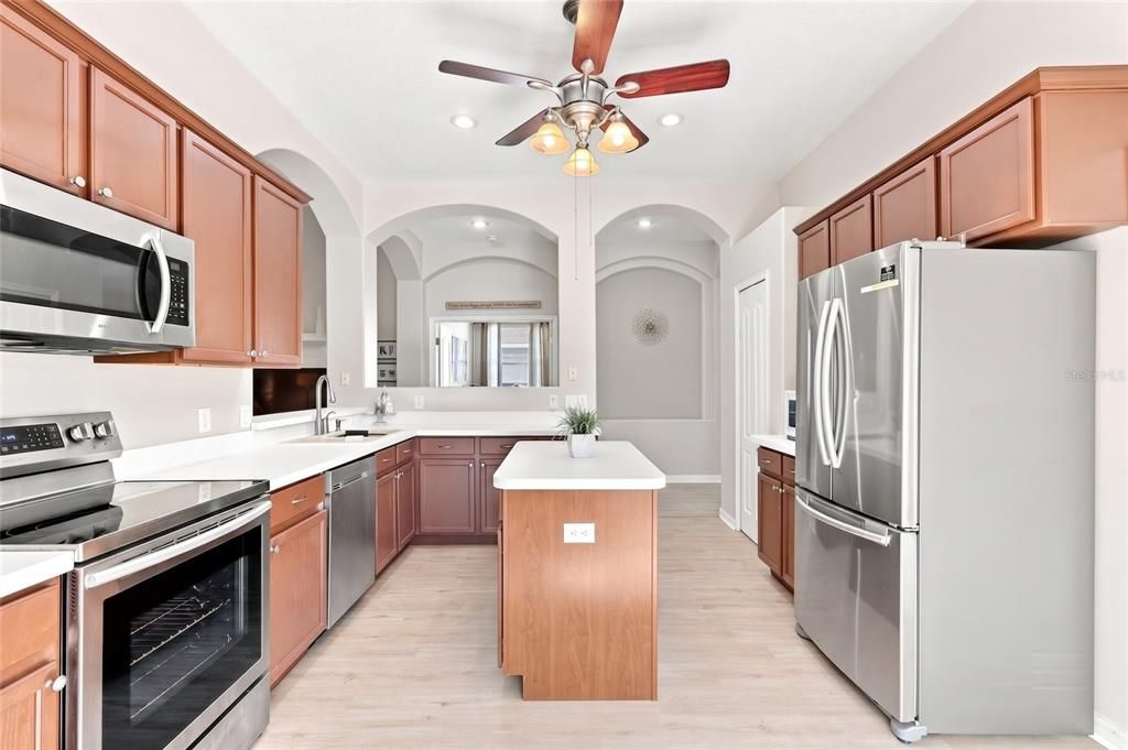 For Sale: $450,000 (4 beds, 2 baths, 1968 Square Feet)