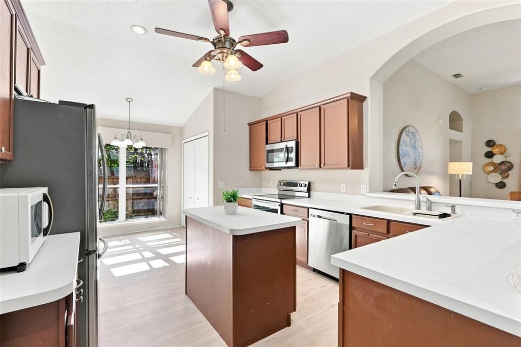 For Sale: $450,000 (4 beds, 2 baths, 1968 Square Feet)