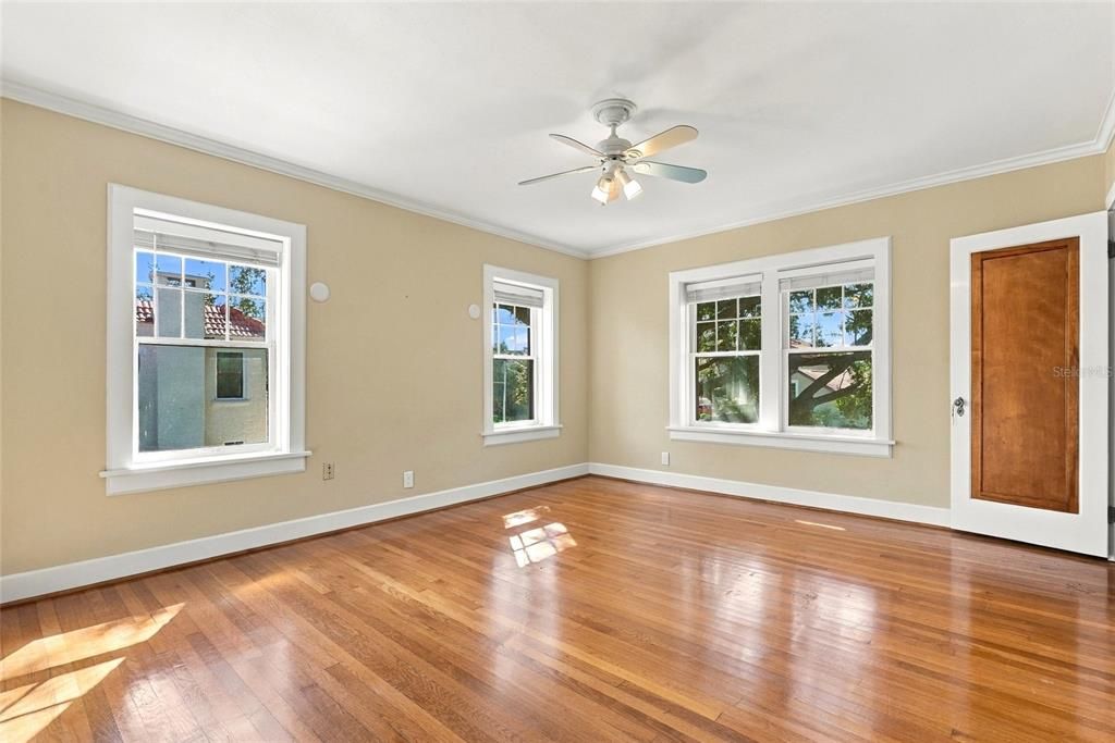 For Sale: $2,100,000 (3 beds, 2 baths, 3591 Square Feet)