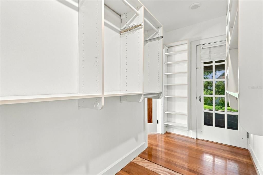 For Sale: $2,100,000 (3 beds, 2 baths, 3591 Square Feet)
