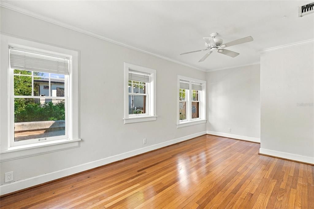For Sale: $2,100,000 (3 beds, 2 baths, 3591 Square Feet)