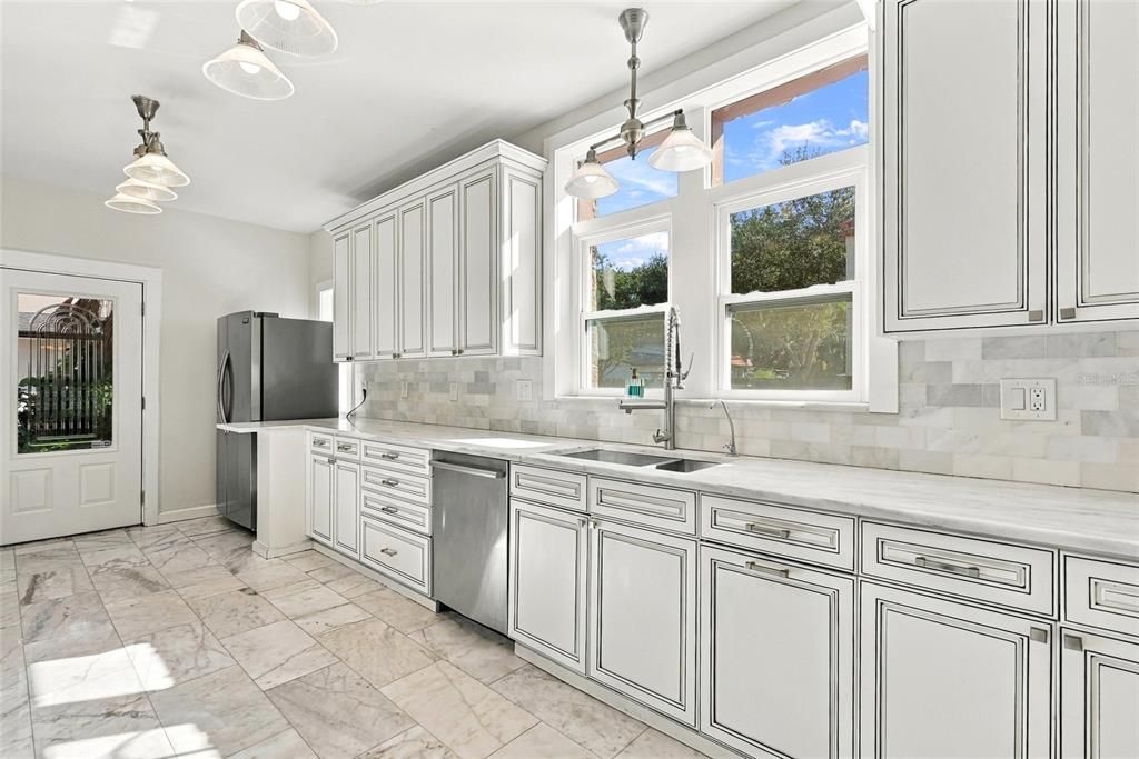 For Sale: $2,100,000 (3 beds, 2 baths, 3591 Square Feet)