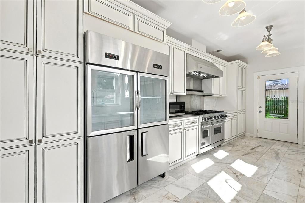 For Sale: $2,100,000 (3 beds, 2 baths, 3591 Square Feet)