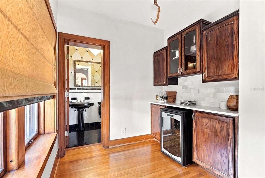 For Sale: $2,100,000 (3 beds, 2 baths, 3591 Square Feet)