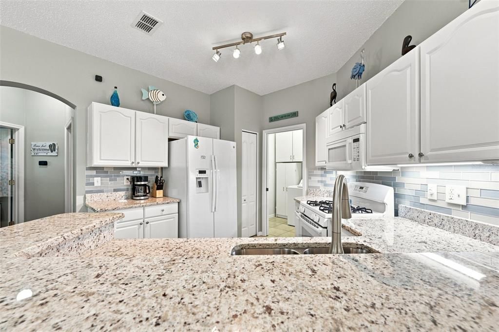 For Sale: $224,900 (2 beds, 2 baths, 1340 Square Feet)
