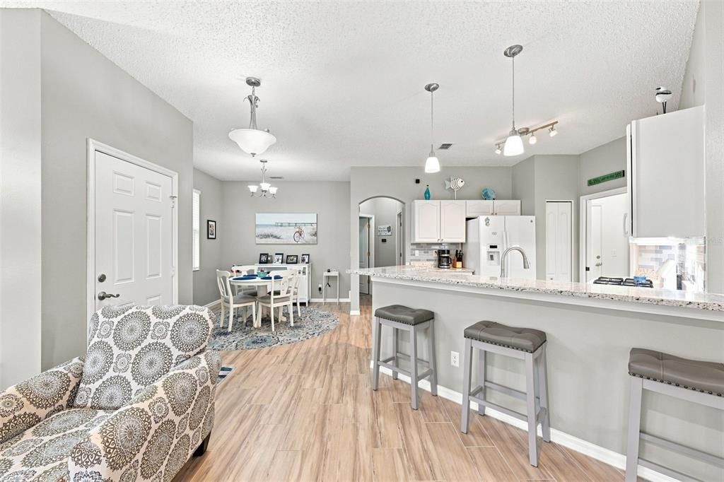 For Sale: $224,900 (2 beds, 2 baths, 1340 Square Feet)