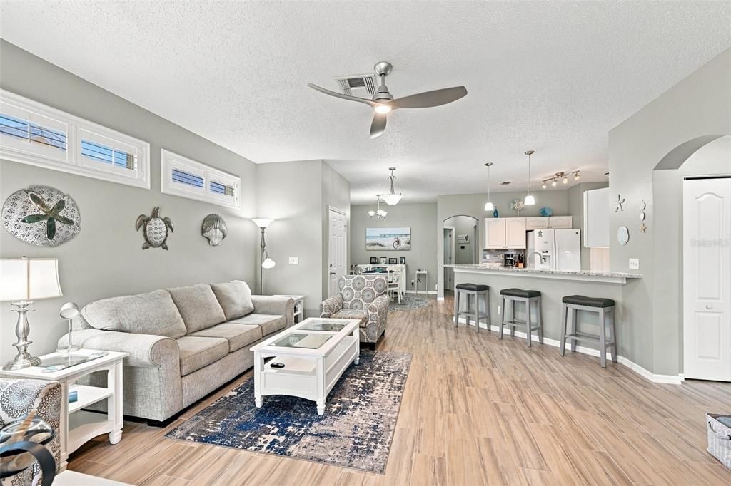 For Sale: $224,900 (2 beds, 2 baths, 1340 Square Feet)