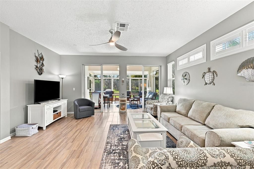 For Sale: $224,900 (2 beds, 2 baths, 1340 Square Feet)